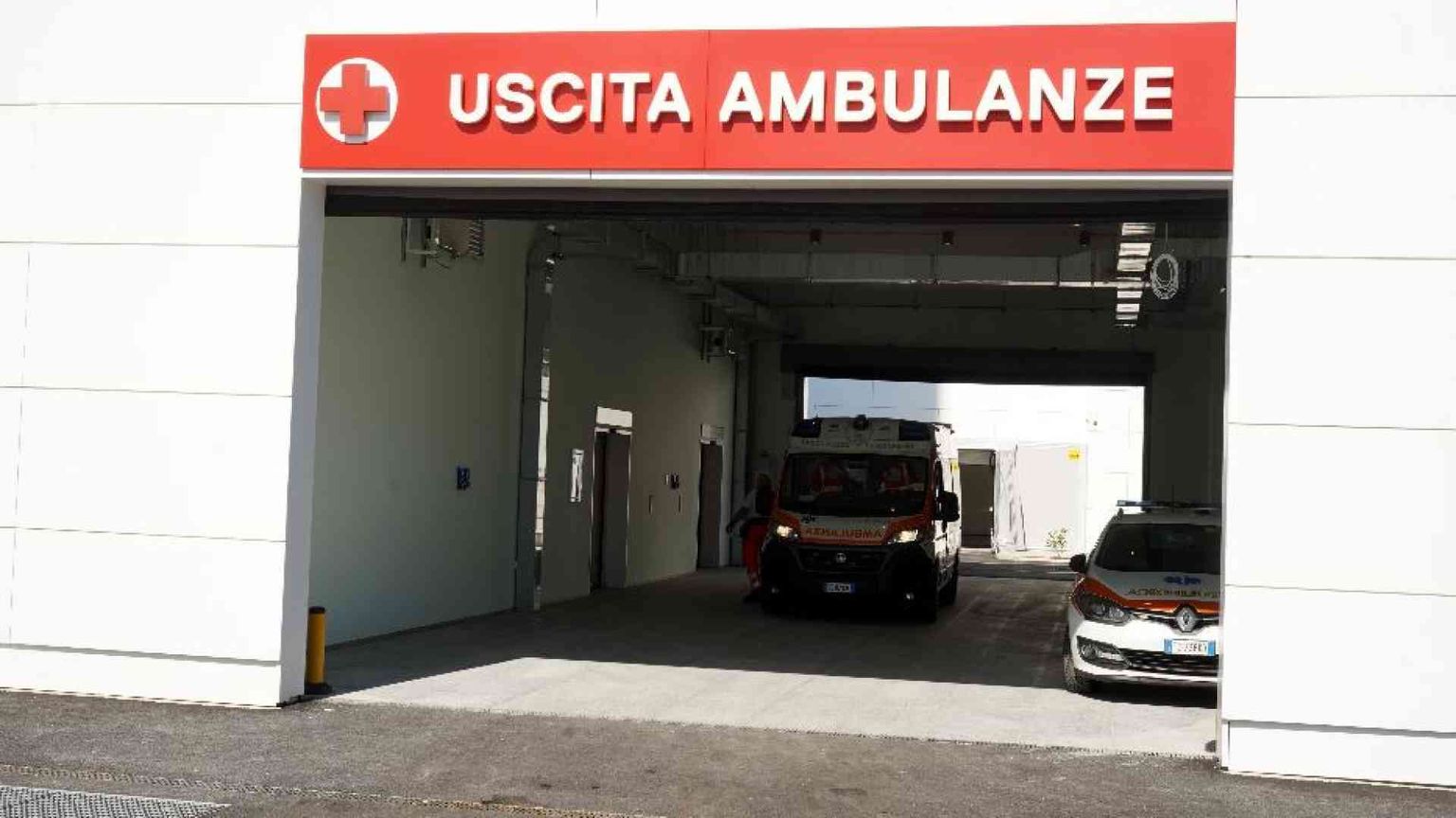 Prete aggredito dopo la Messa, la comunità reagisce