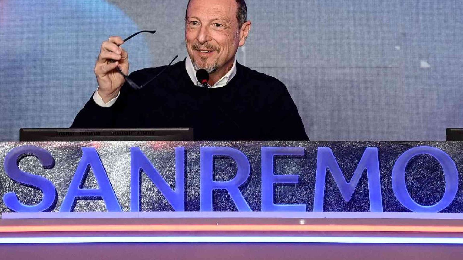 Così anche nei testi di Sanremo si canta il vangelo dell'amore