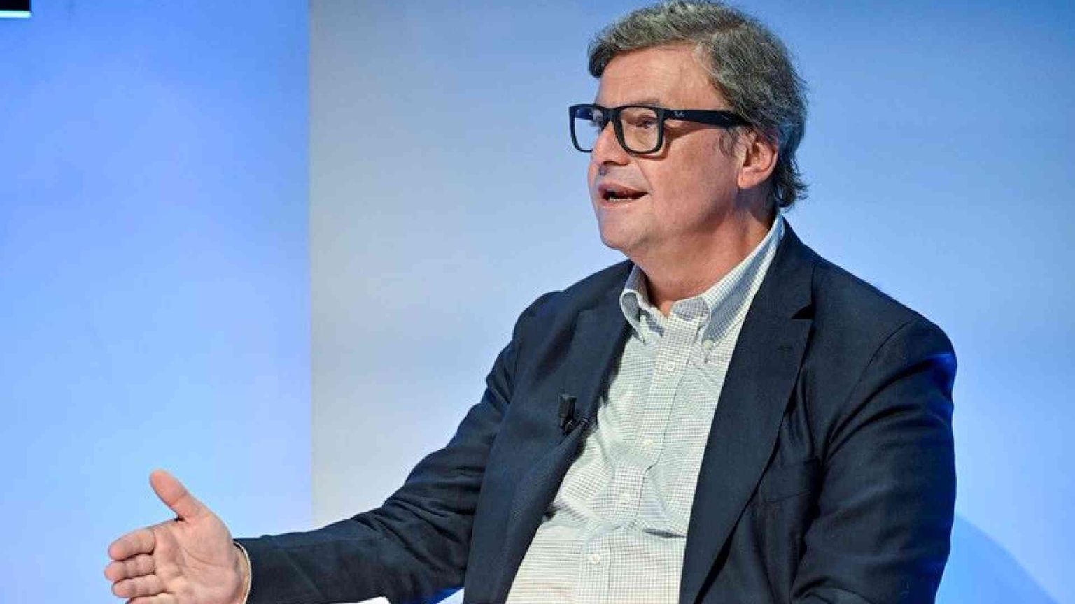 Calenda: «Stancherà il tutto ok di Meloni. Errore le opposizioni in piazza»