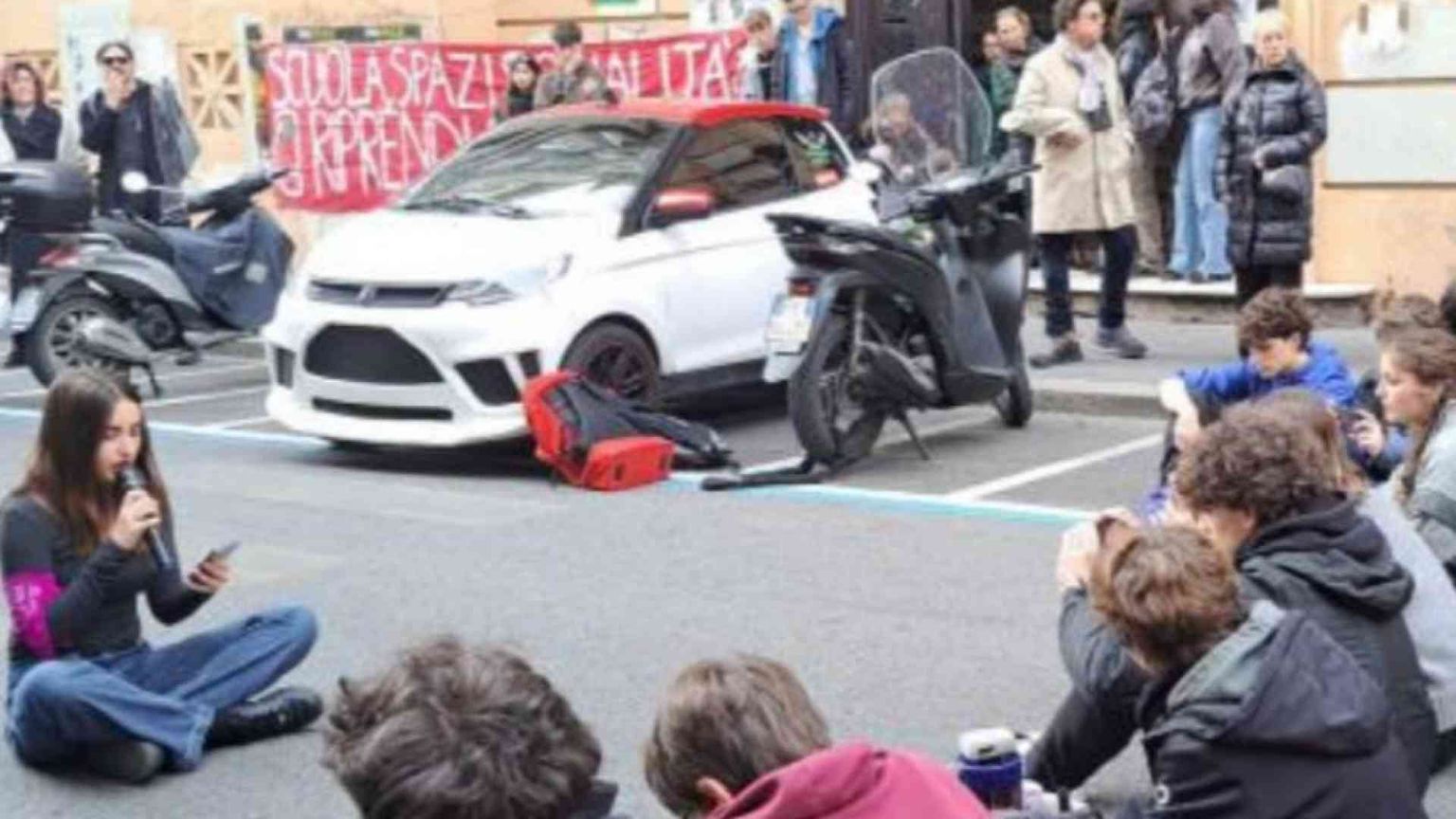 Liceo Tasso occupato, dopo le sanzioni proteste e prove di dialogo