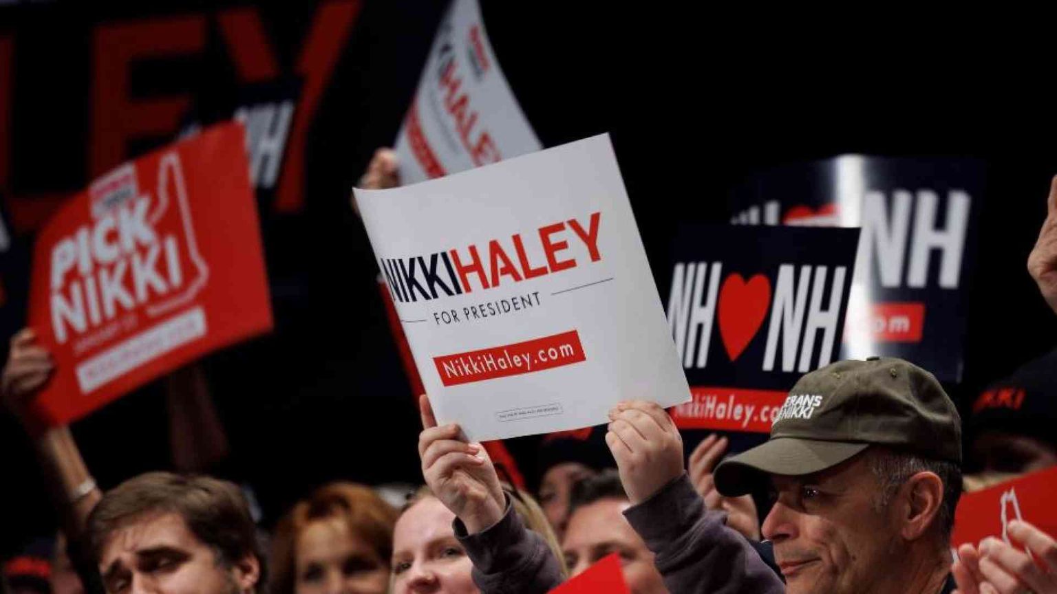 Primarie, DeSantis si ritira e appoggia Trump. Cosa succede adesso