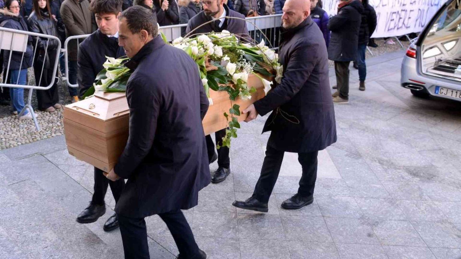 Addio a Giovanna, la ristoratrice morta. Che cosa ha detto il parroco nell'omelia