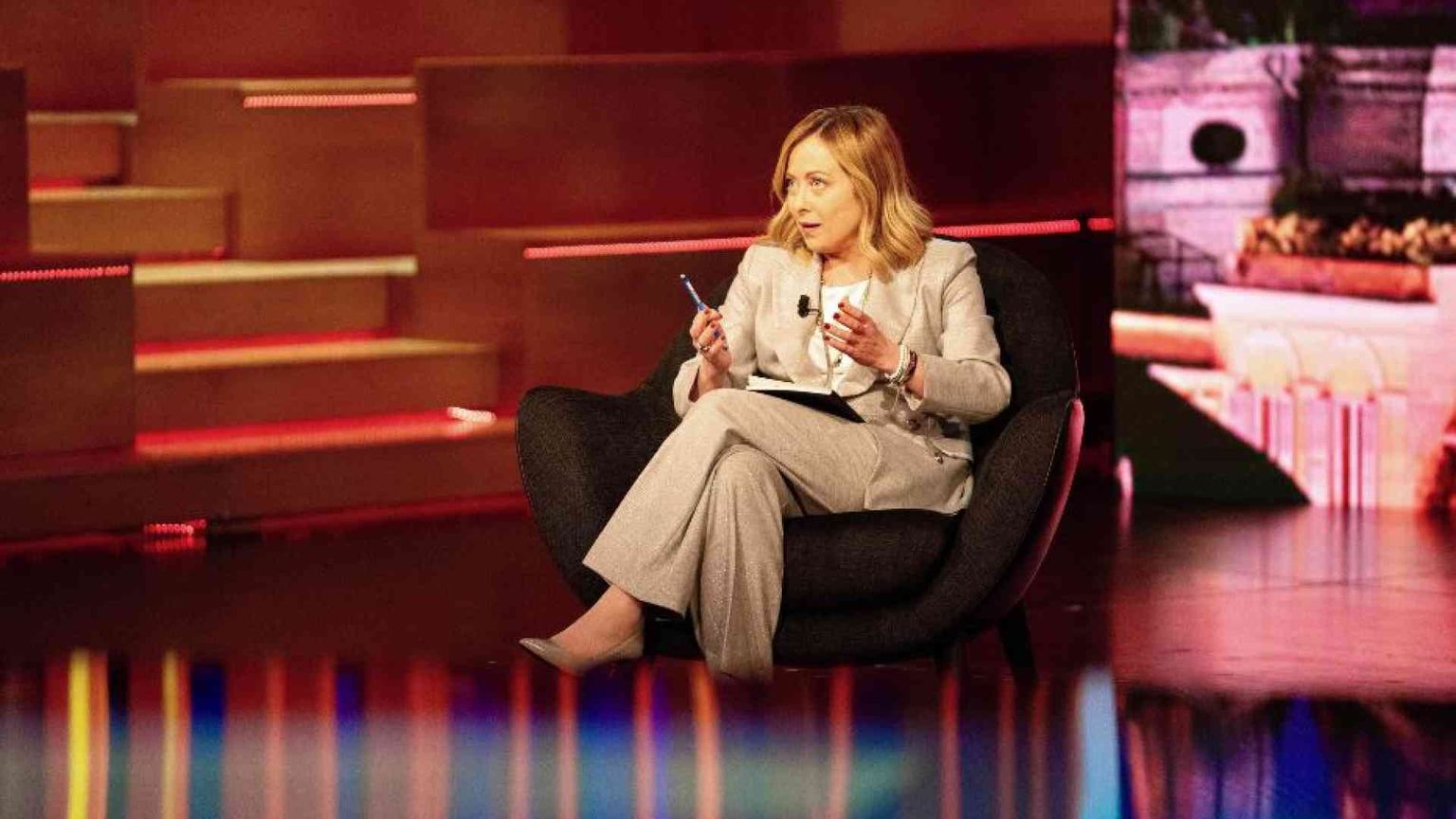 Meloni: «Dalle privatizzazioni 20 miliardi». E attacca gli Agnelli