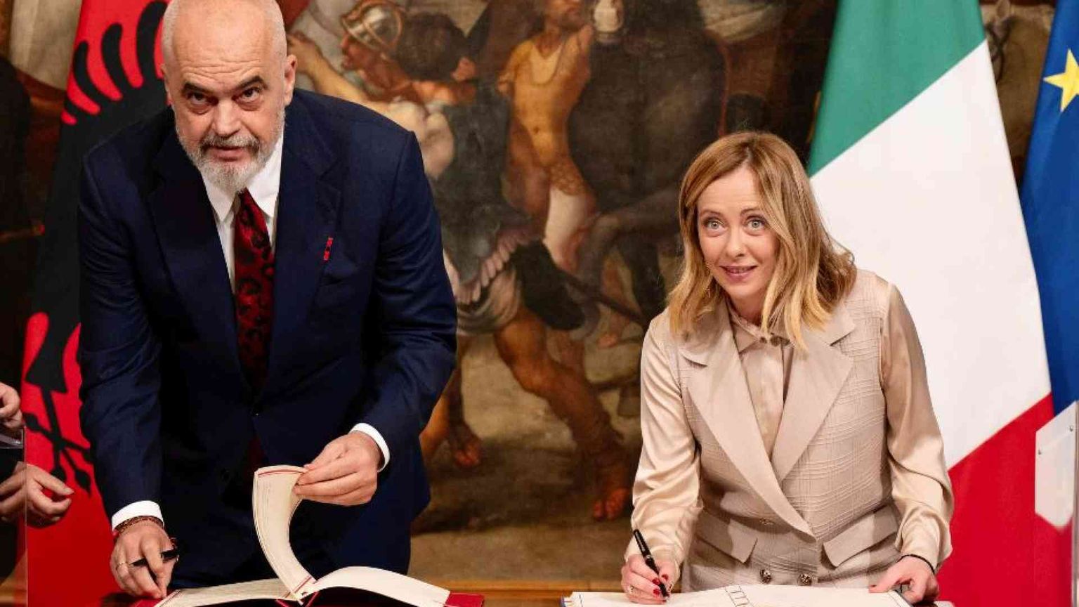 Italia-Albania, sì della Camera all'intesa sui migranti. Cosa prevede