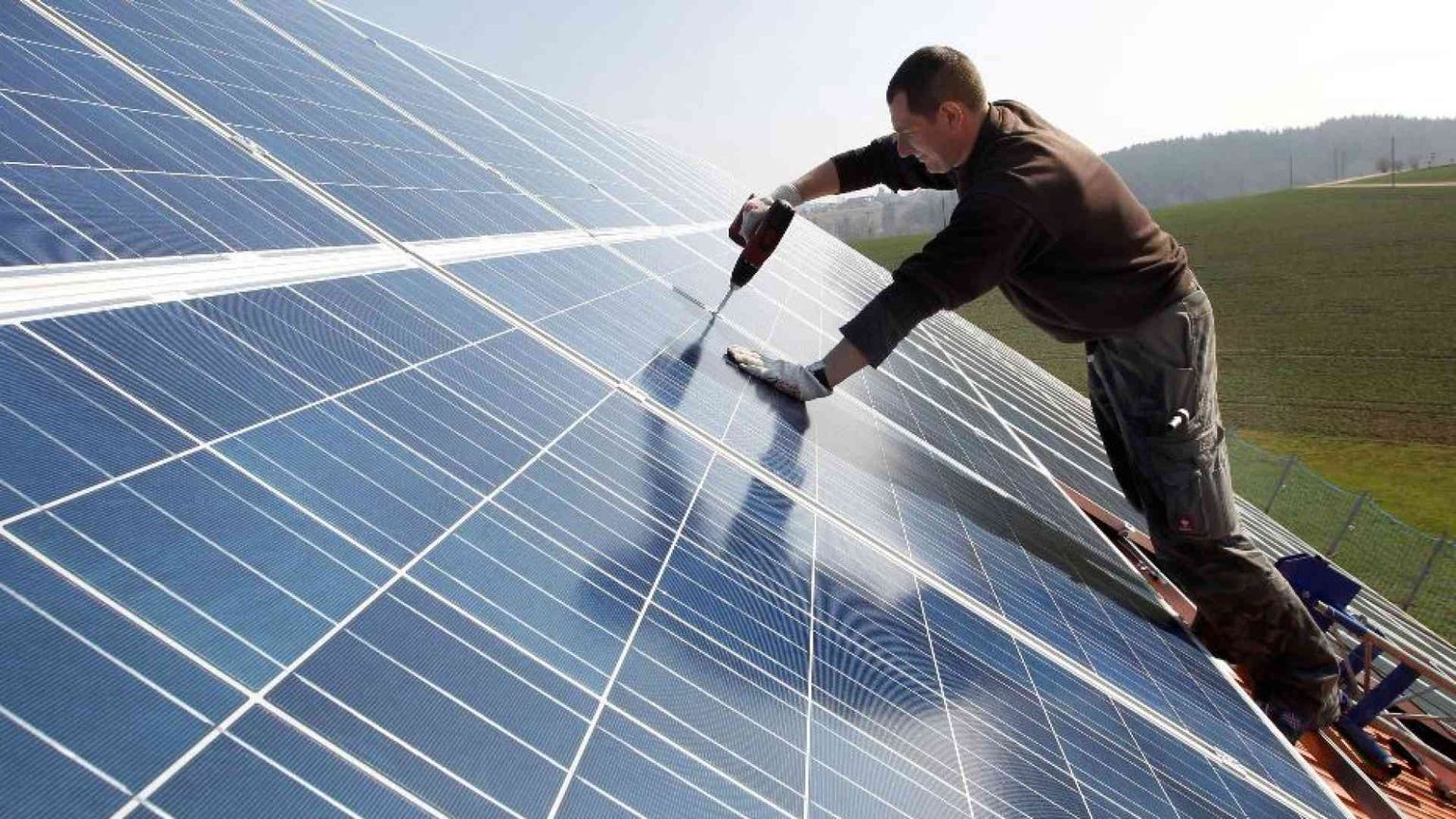 Tra un anno le rinnovabili saranno la prima fonte di elettricità