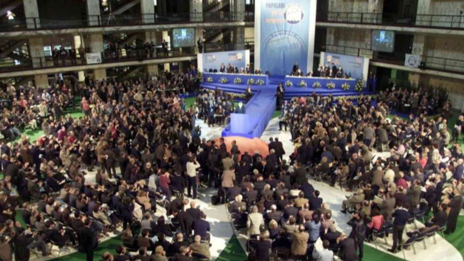 Un leader forte e disintermediazione. Il centro che guarda a destra