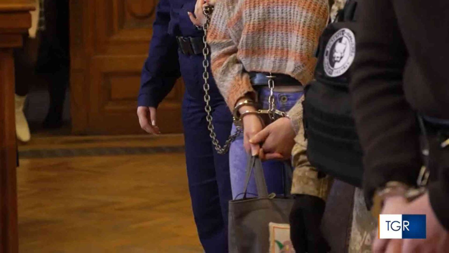 Salis in catene in Tribunale, Meloni chiama Orban. Il padre: Roma sapeva