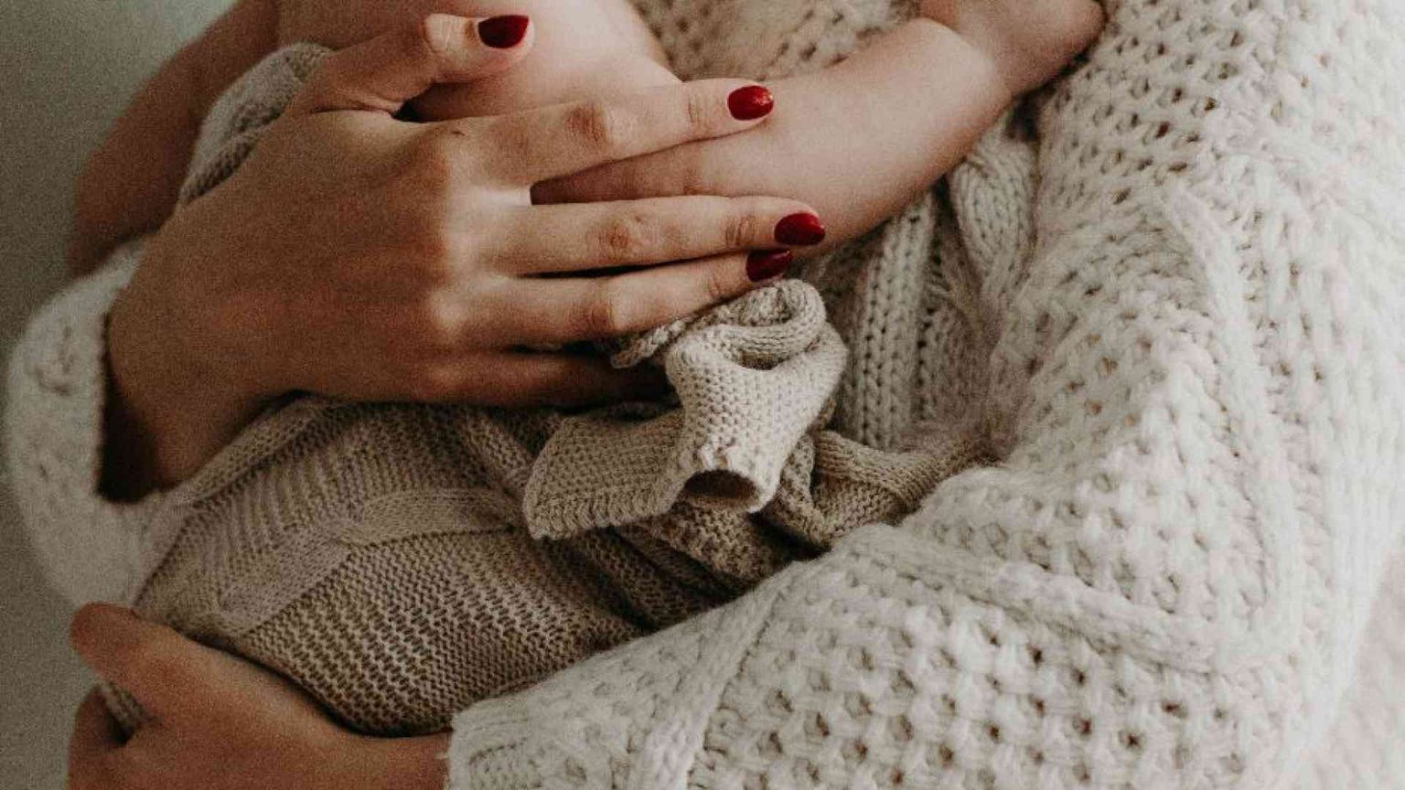 Un bebè al posto dei gemelli: la coppia chiede alla madre surrogata l'aborto