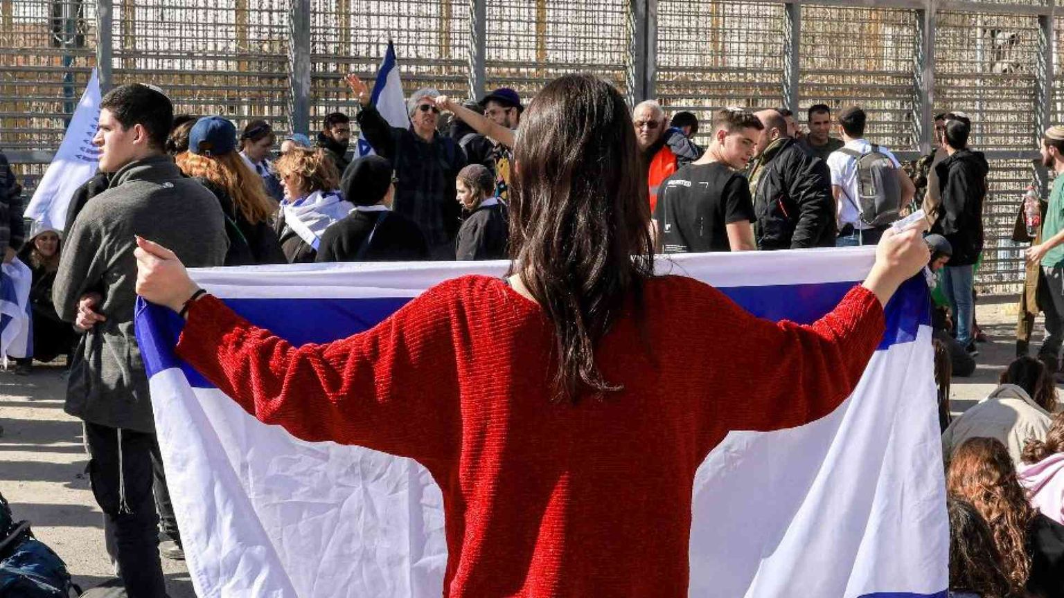 Hamas valuta l’accordo di tregua. Il rischio che Israele ora si spacchi