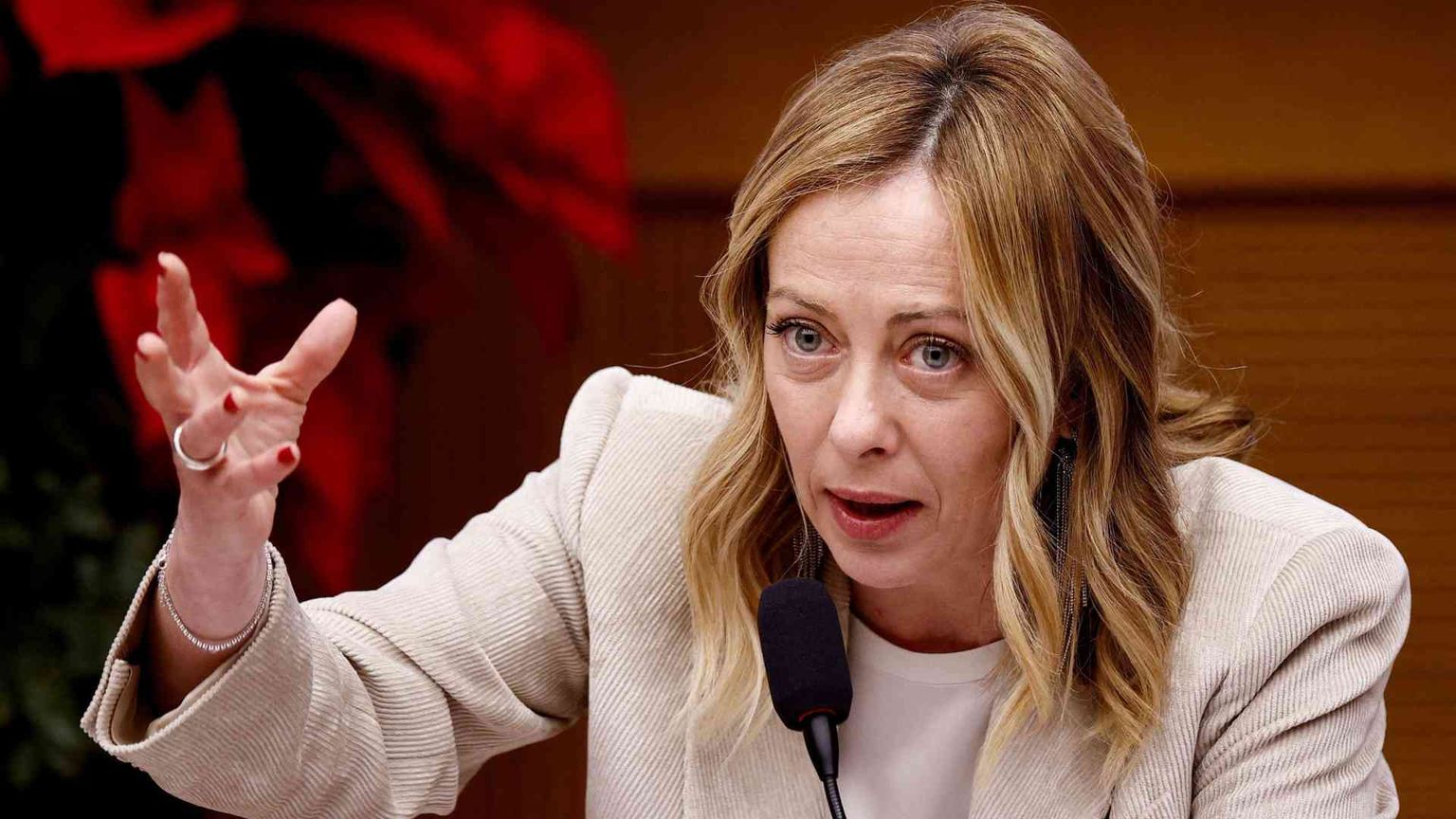 Meloni cambia narrazione: dal «pizzo di Stato» all'«evasione come terrorismo»