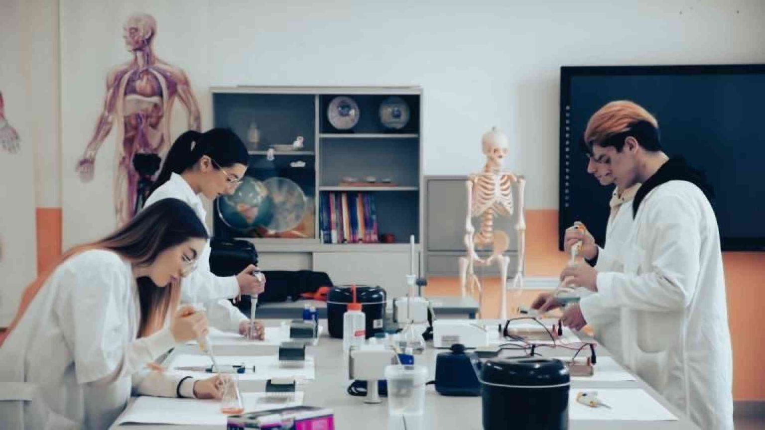 Con Fondazione Diasorin scuole «pazze per la scienza»