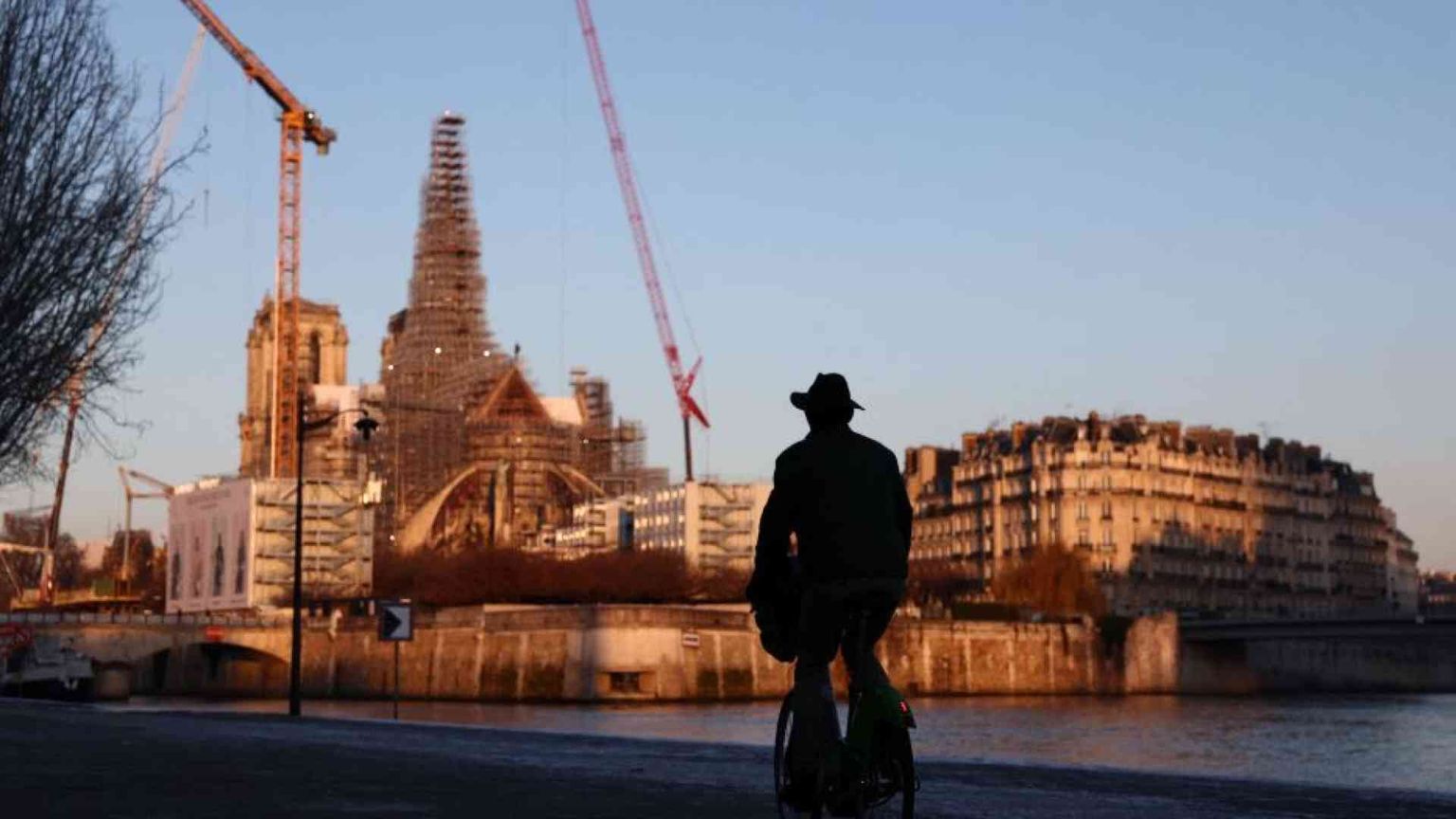 A dicembre riapre la cattedrale di Notre Dame, l'arcivescovo scrive alla città