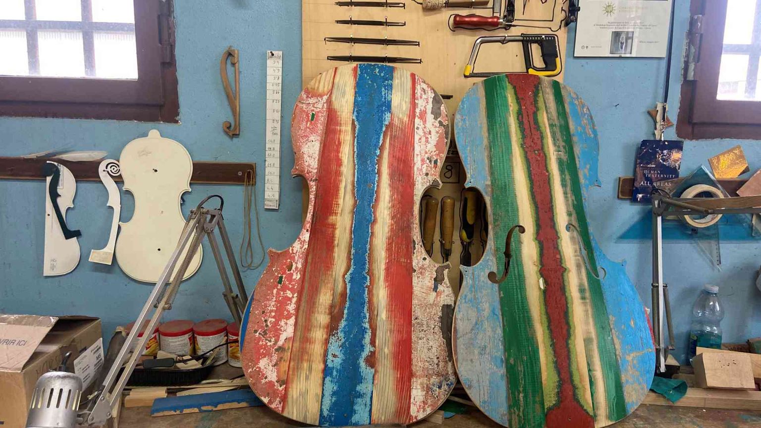 Le barche dei migranti diventano un’orchestra. Alla Scala il primo concerto