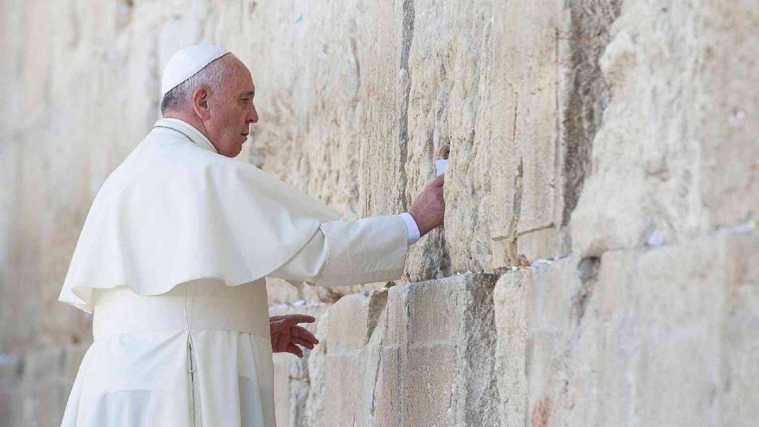 Il Papa scrive a "fratelli e sorelle ebrei": antisemitismo peccato contro Dio