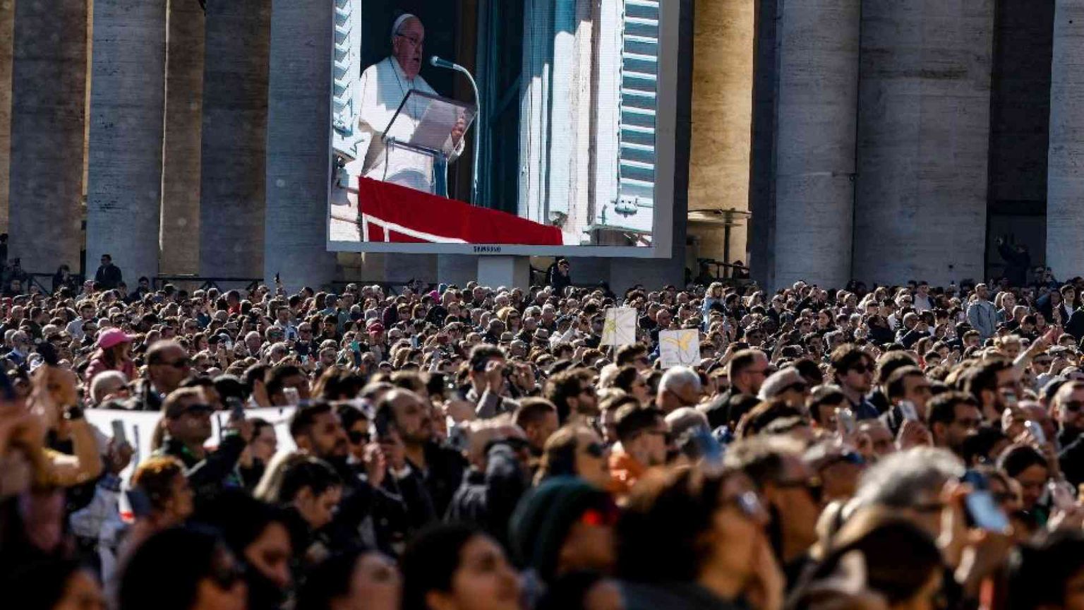 Francesco: no a visioni ideologiche. Ogni vita ha un valore immenso