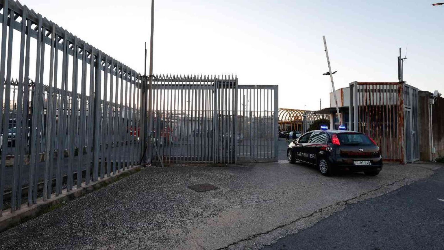 Il suicidio del 22enne: scoppia la protesta al Cpr. Le parole del vescovo