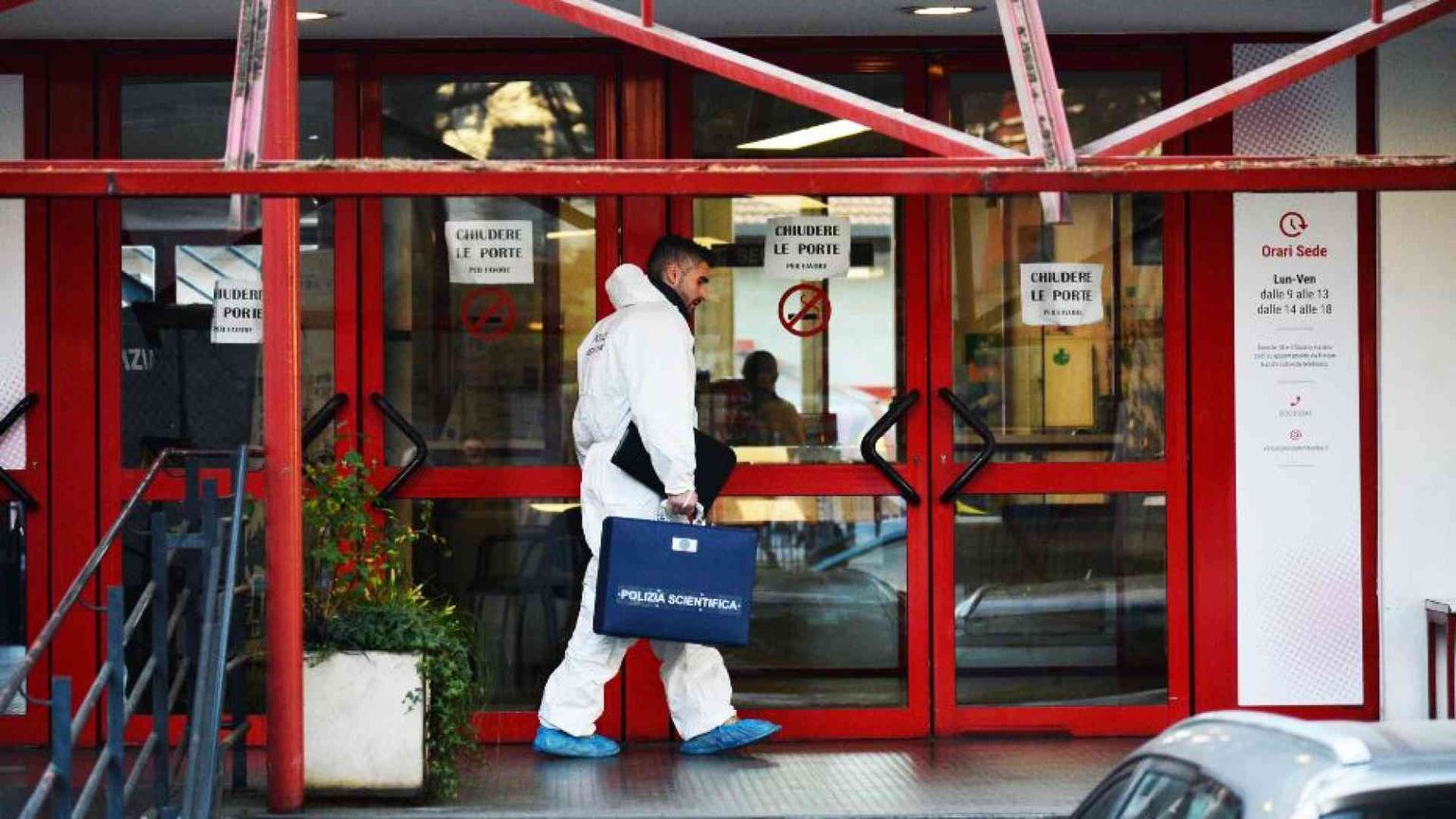 Accoltellati uno studente e un'insegnante. Scuola, che succede?