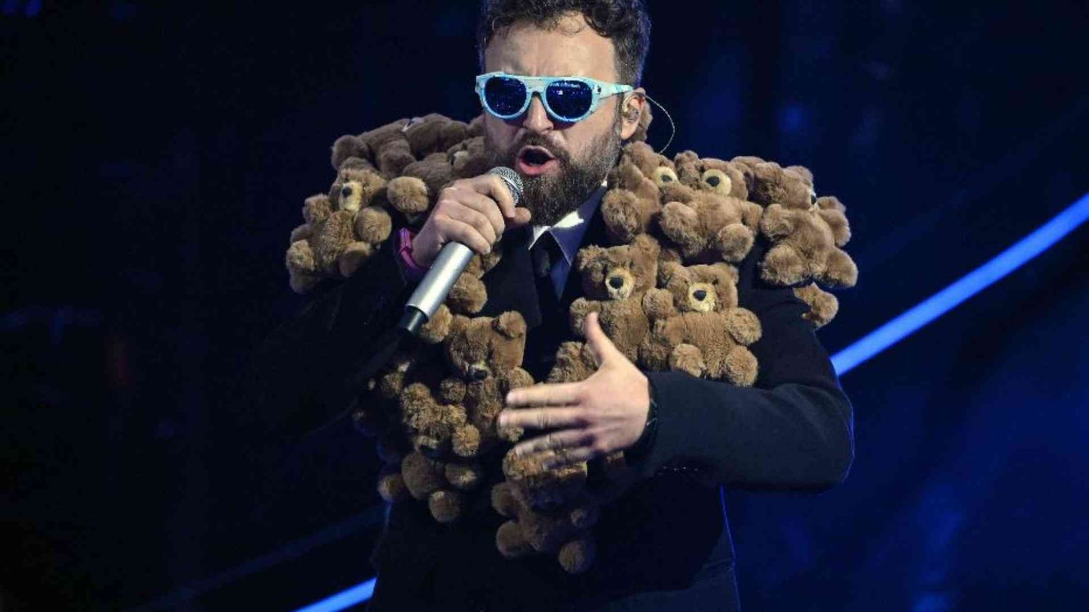 Prima serata, l'appello di Dargen D'Amico: «Cessate il fuoco»