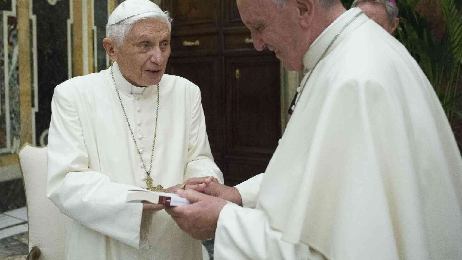 Francesco: «Vi racconto i miei quasi dieci anni accanto a Benedetto XVI»