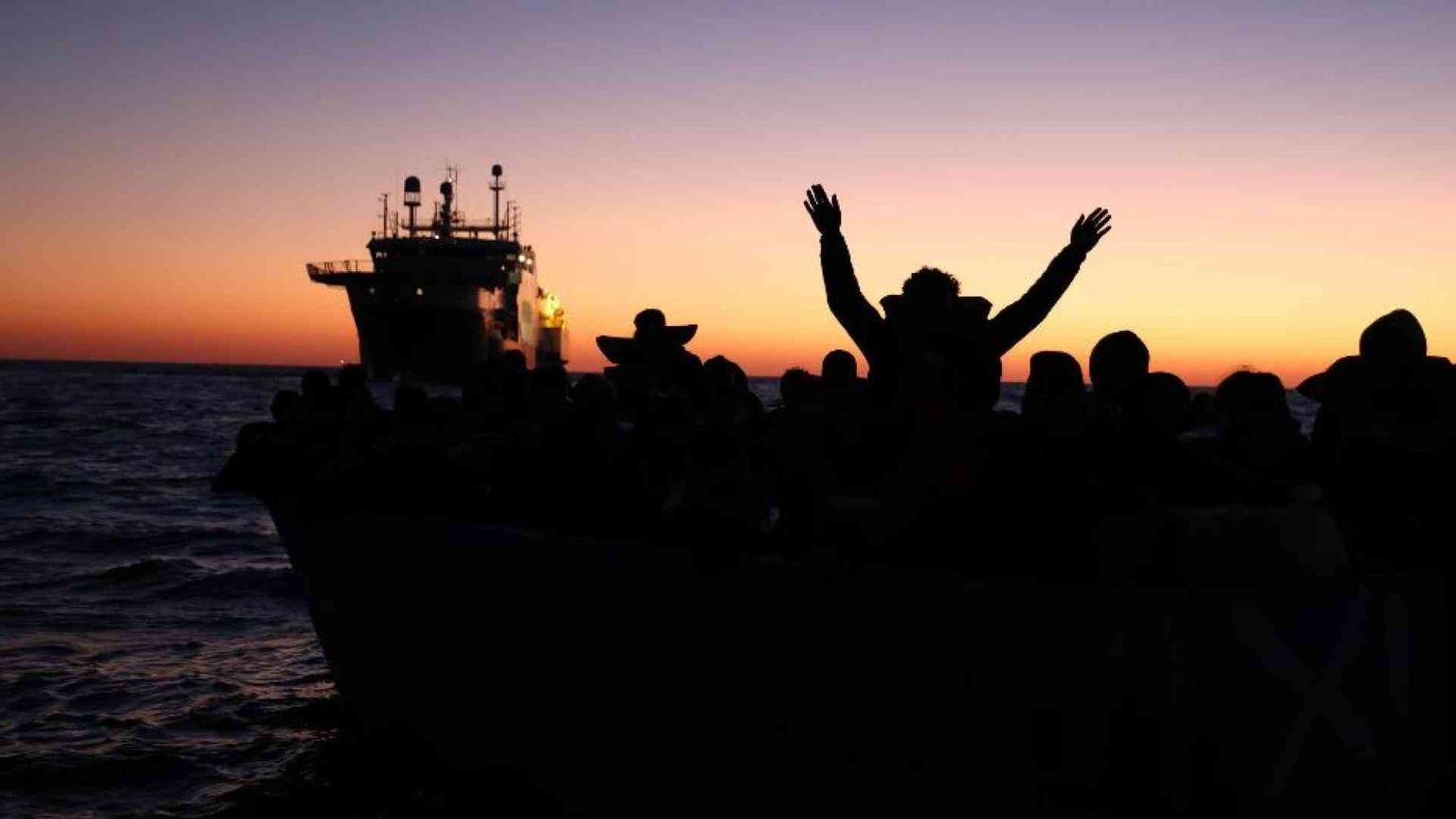 Naufragio al largo della Tunisia, decine tra morti e dispersi
