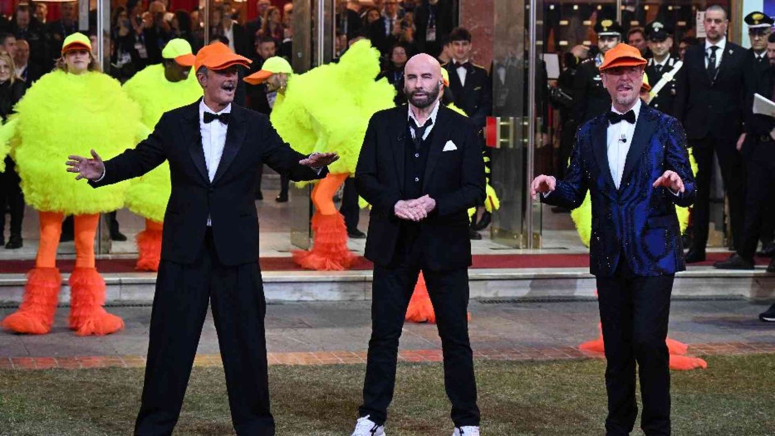 Pubblicità occulta e tranelli sul palco. Travolta ha fatto le scarpe a Sanremo