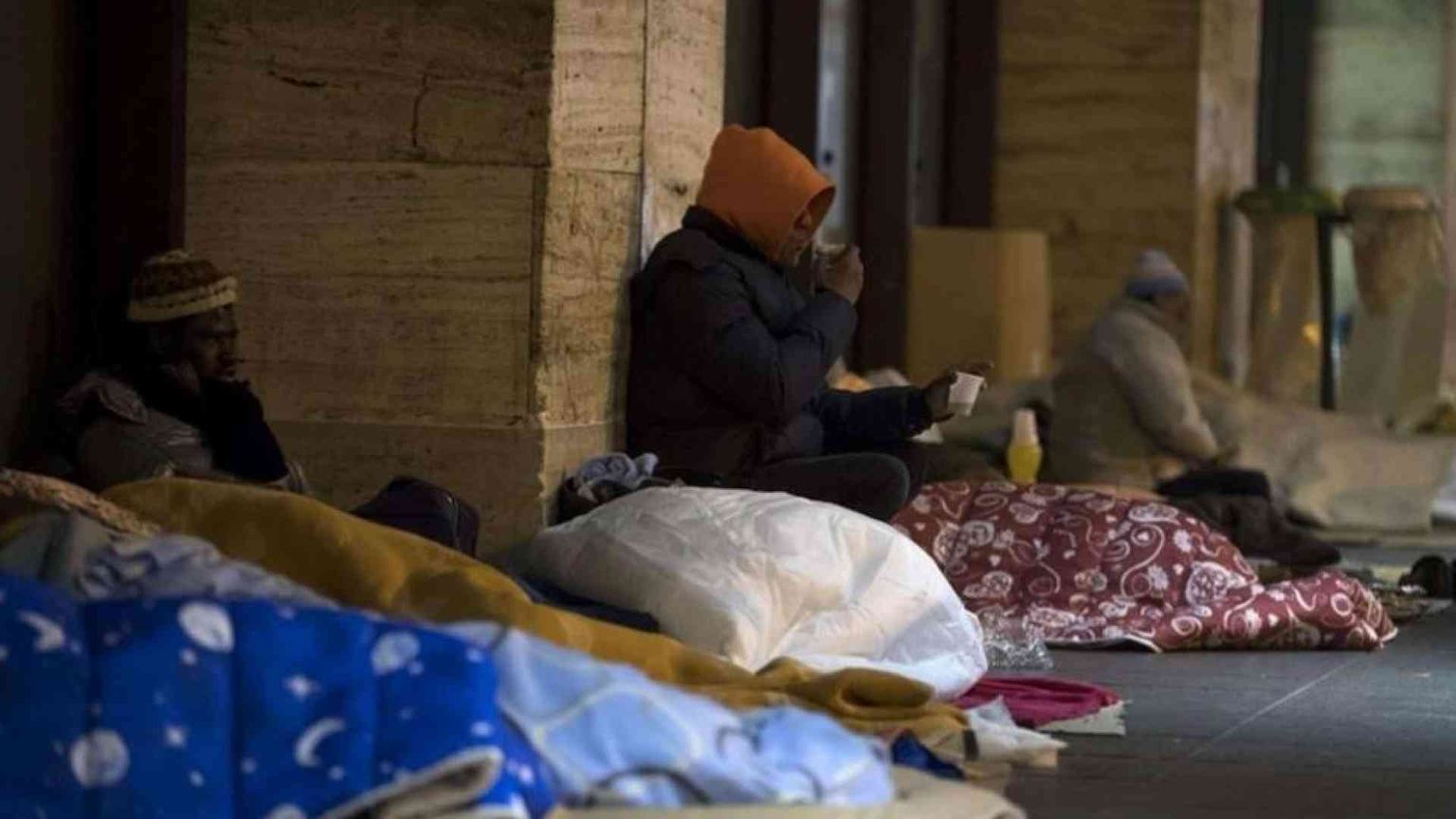 Quasi un milione di senza dimora in Europa. Entro il 2030 diamo loro una casa