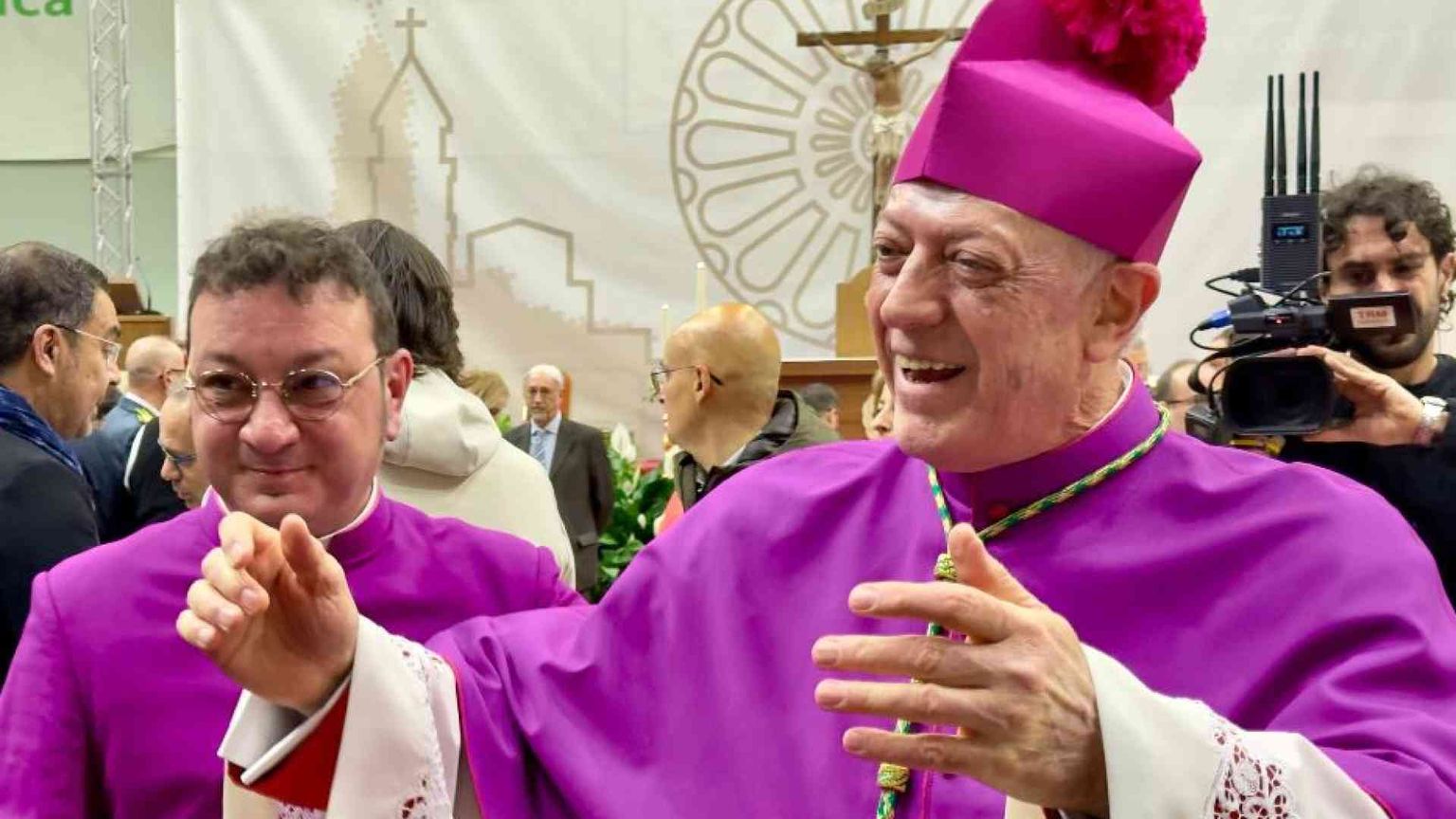 L'ordinazione di Colaianni: «Camminiamo insieme come amici di Cristo»