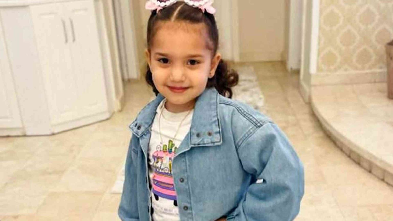 Uccisa la piccola Hind. Dall'auto fra i cadaveri: «Venite a prendermi, ho paura»