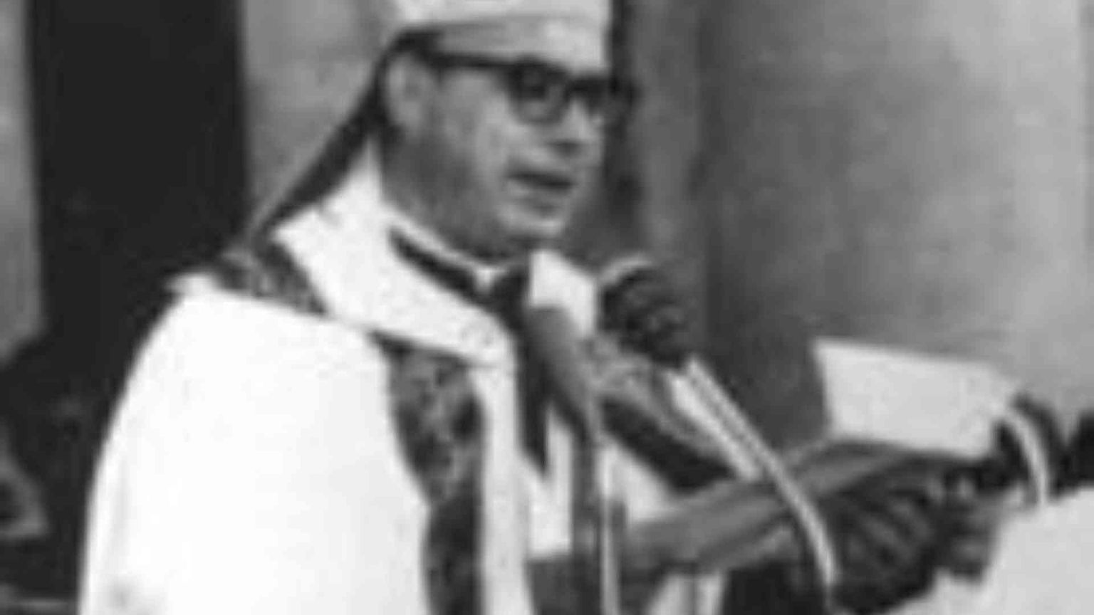 Papa Francesco: vi racconto la semplicità di Angelelli, vescovo martire