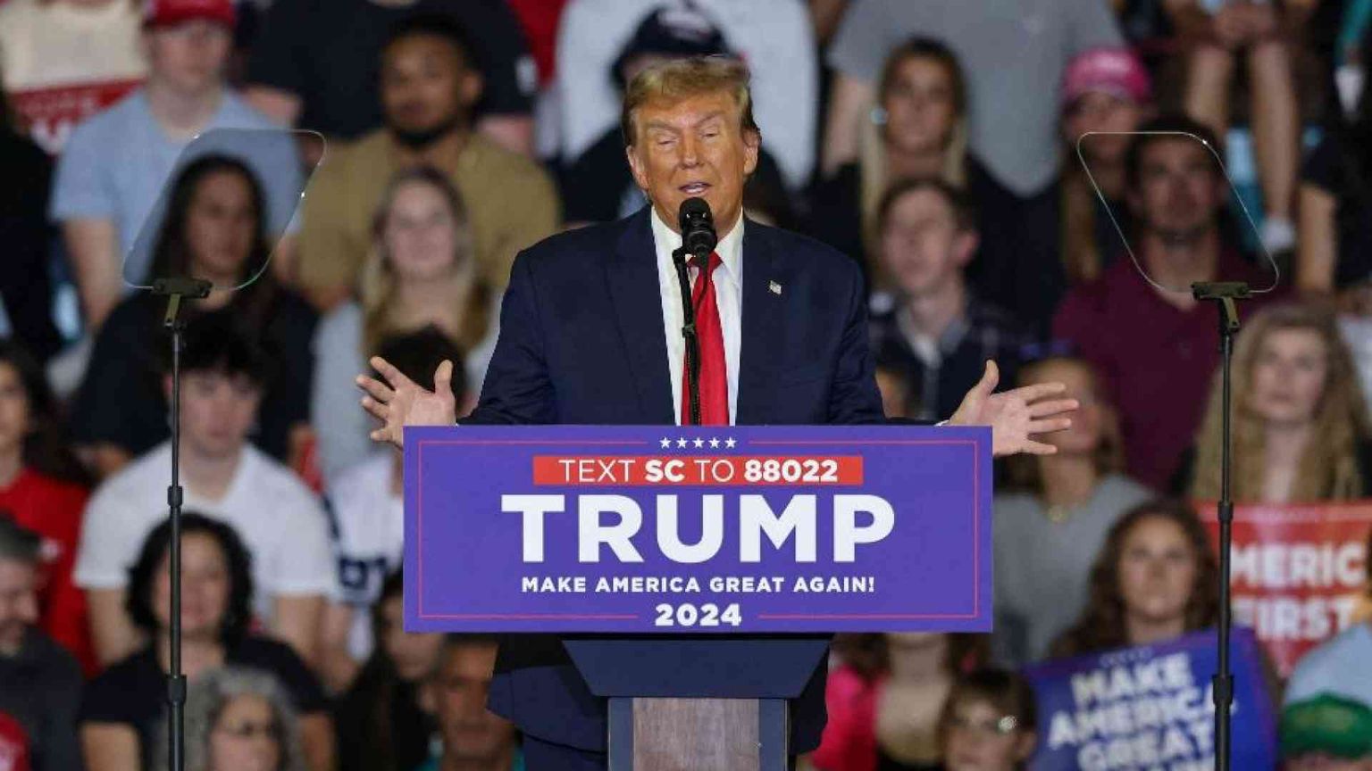 Trump versus Nato. Biden: «Una luce verde a Putin per nuove guerre»