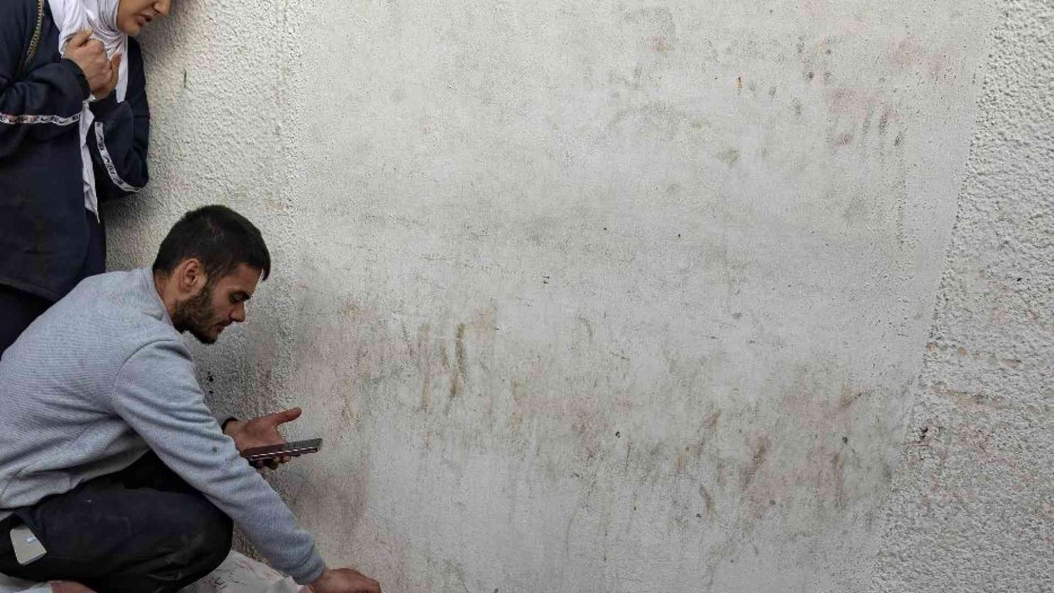 Niente ospedale, niente dialisi. Come la guerra ha ucciso Hani Abu a Gaza