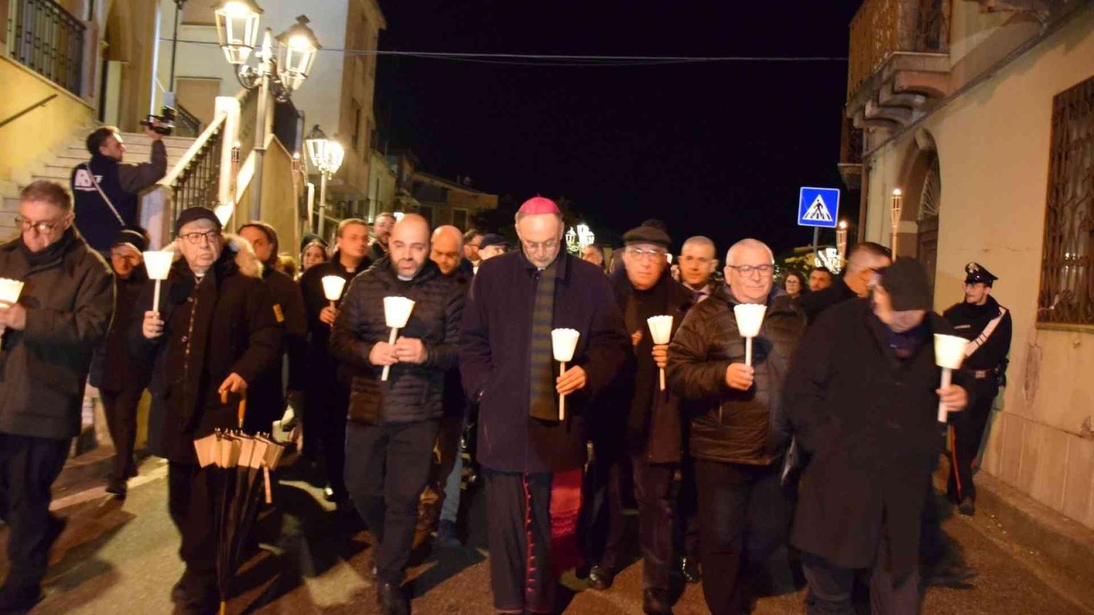 Preti minacciati, la solidarietà delle comunità