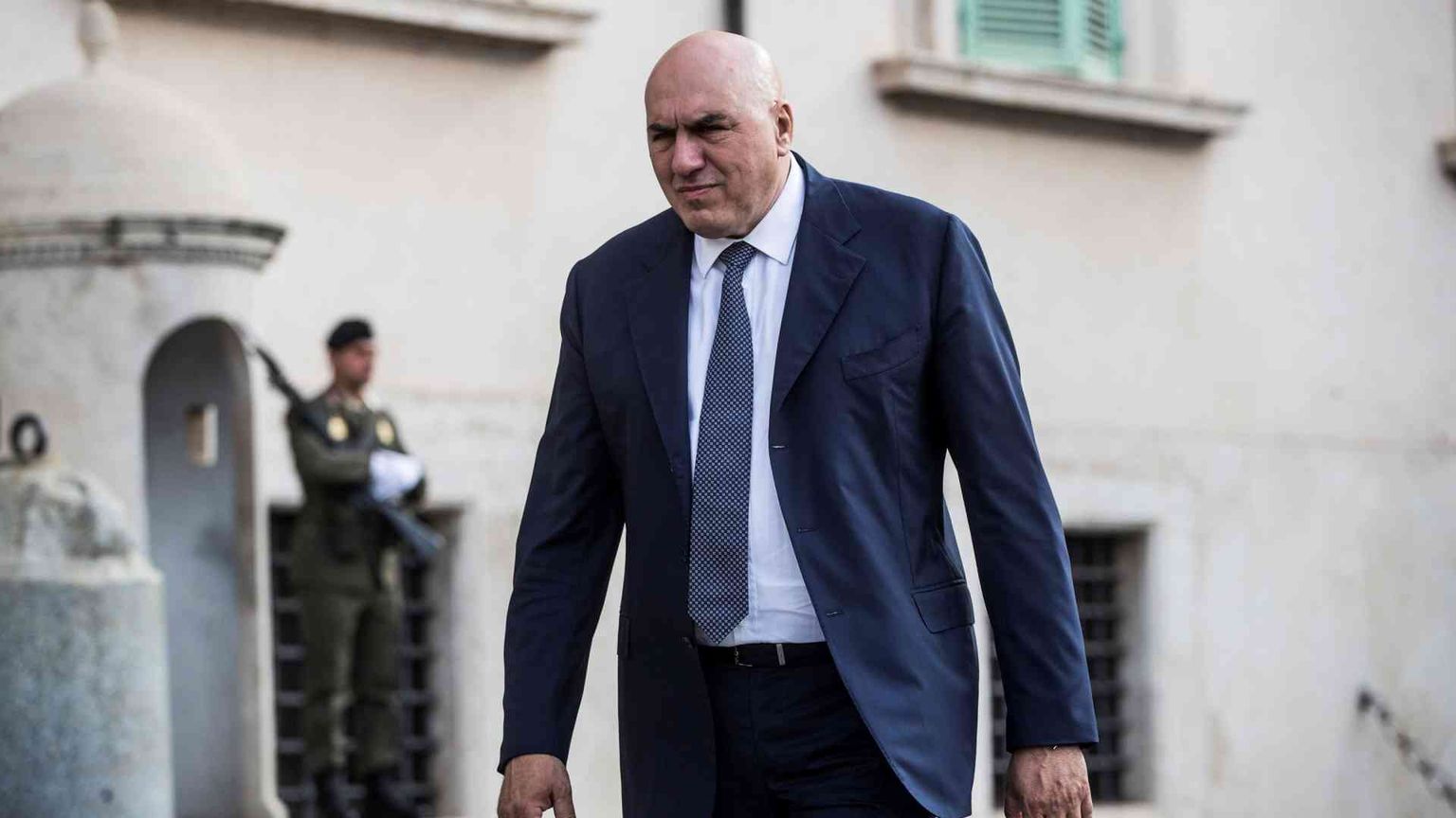 Il ministro Crosetto ricoverato d'urgenza, sospetta pericardite