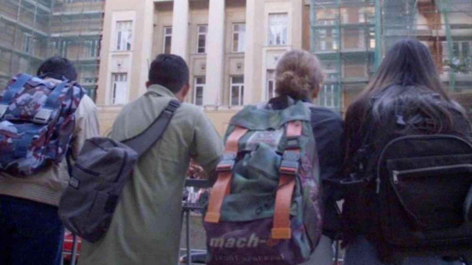 Scuola, fondi anti-abbandono. «Napoli deve aiutare i ragazzi in fuga»