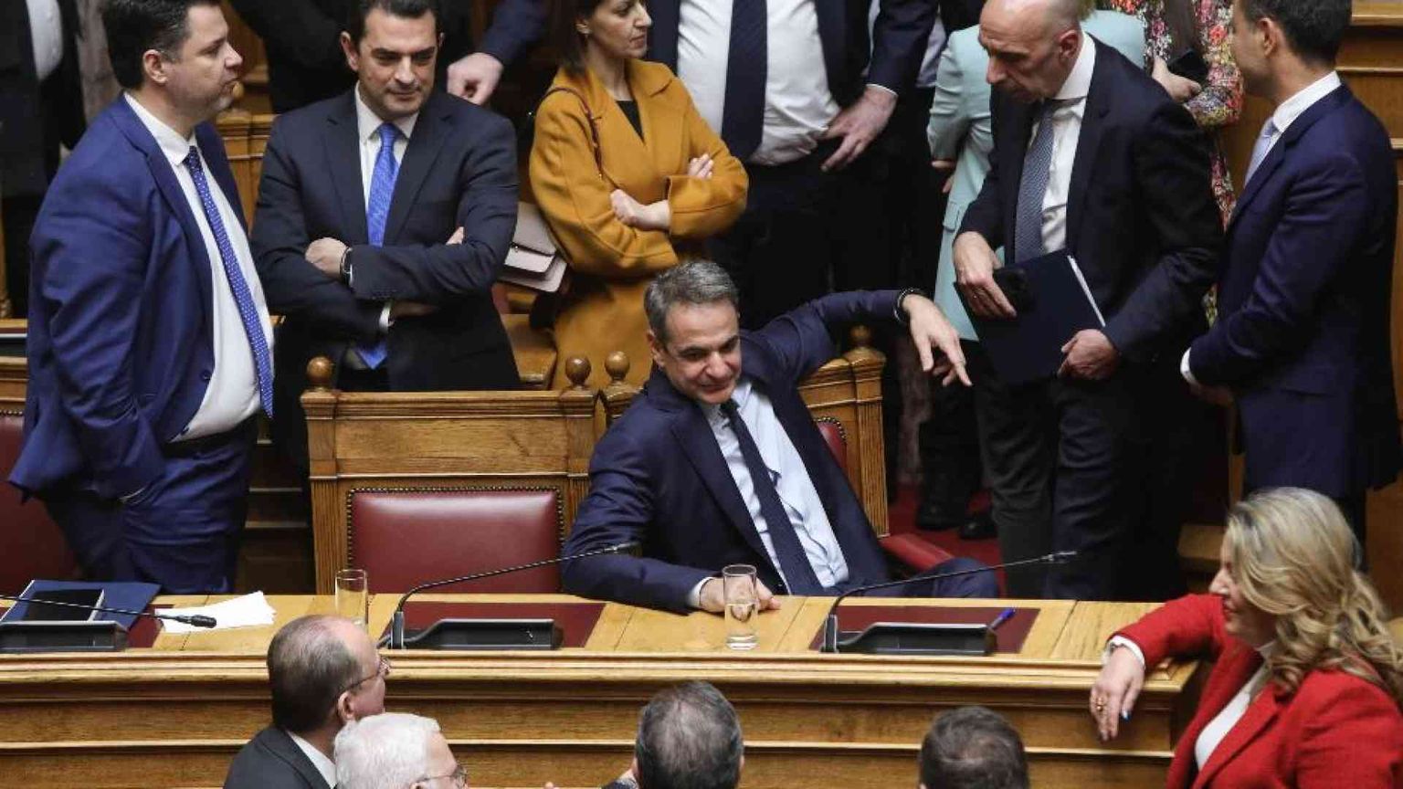 Il Parlamento greco approva la legge sul matrimonio omosessuale