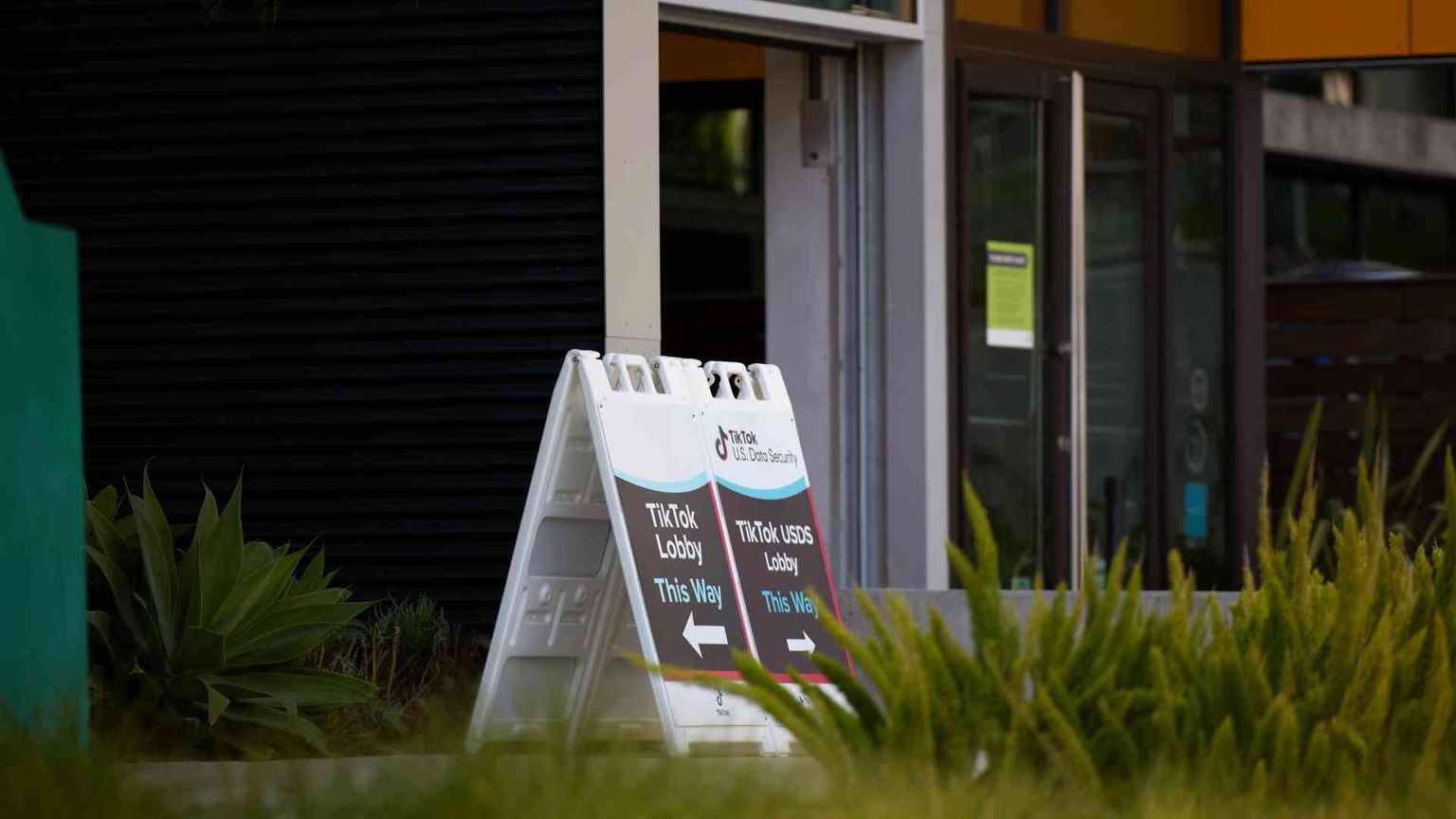 La città di New York fa causa a Fb, TikTok, Youtube: «Creano dipendenza»