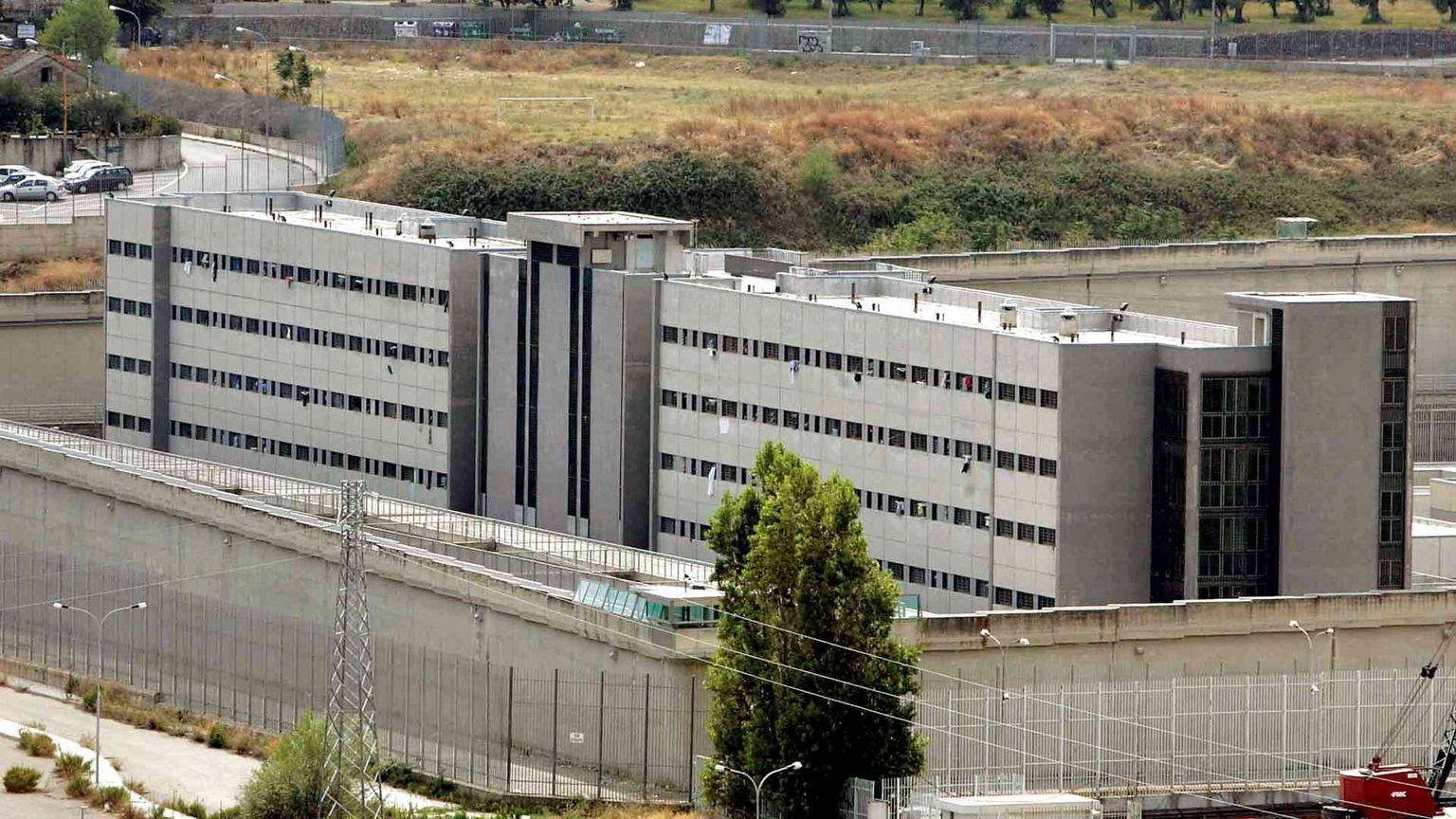 Celle colabrodo e troppe vittime, ogni due giorni c'è un suicidio