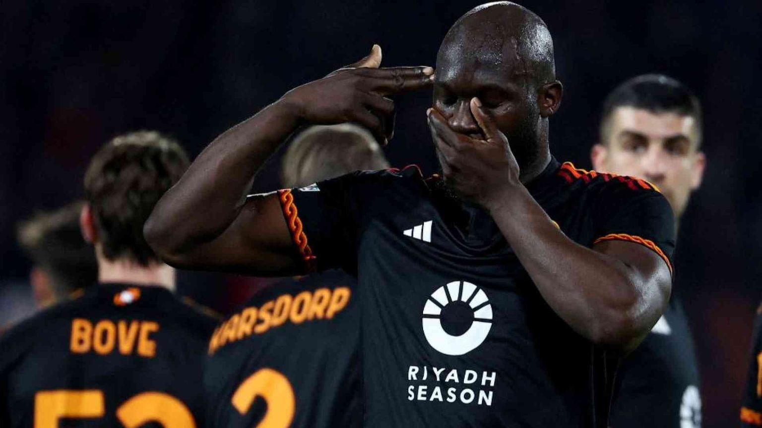 La pistola, il silenzio: il gesto di Lukaku per il Congo in guerra