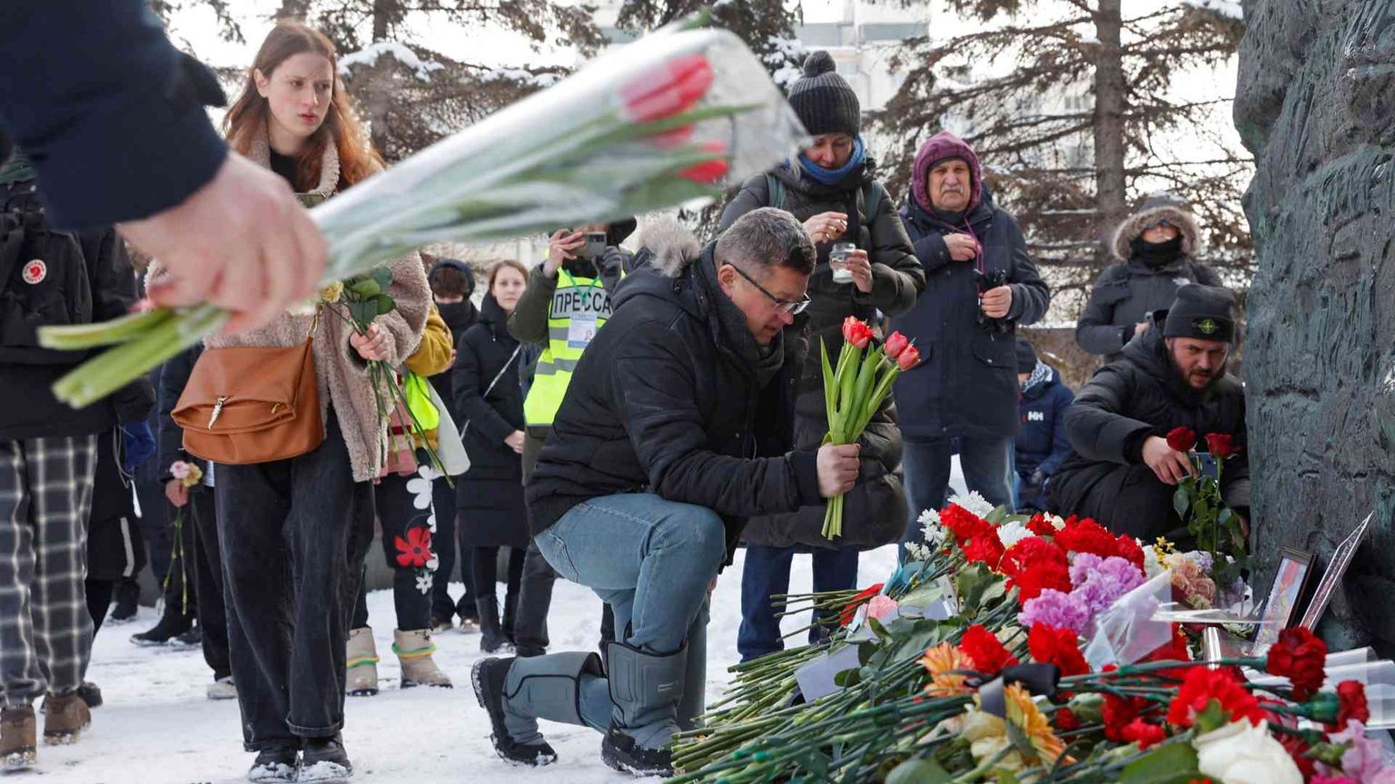 Putin arresta il ricordo di Navalny: oltre 400 fermi. E il corpo non si trova