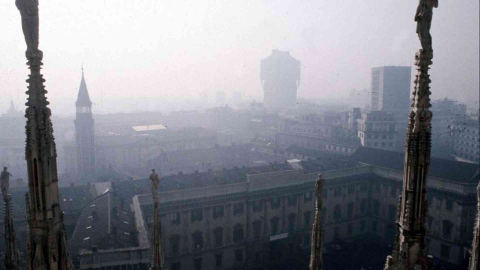 Milano, la “lite” sui dati. Scattano le misure antismog in Lombardia