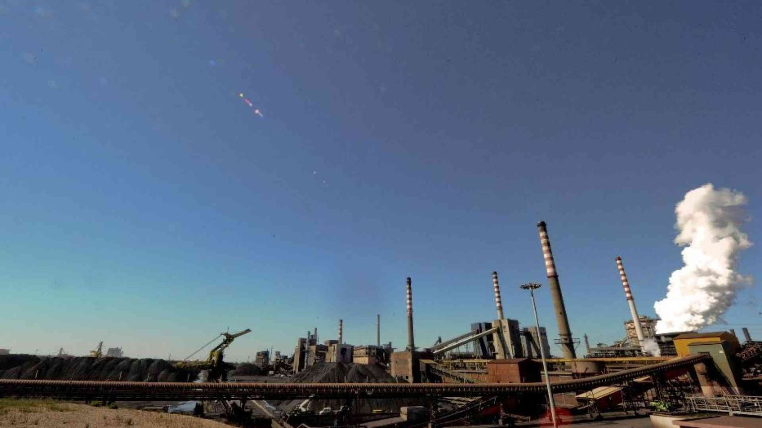 Ex Ilva: è scontro tra soci. Oggi incontro tra governo e sindacati