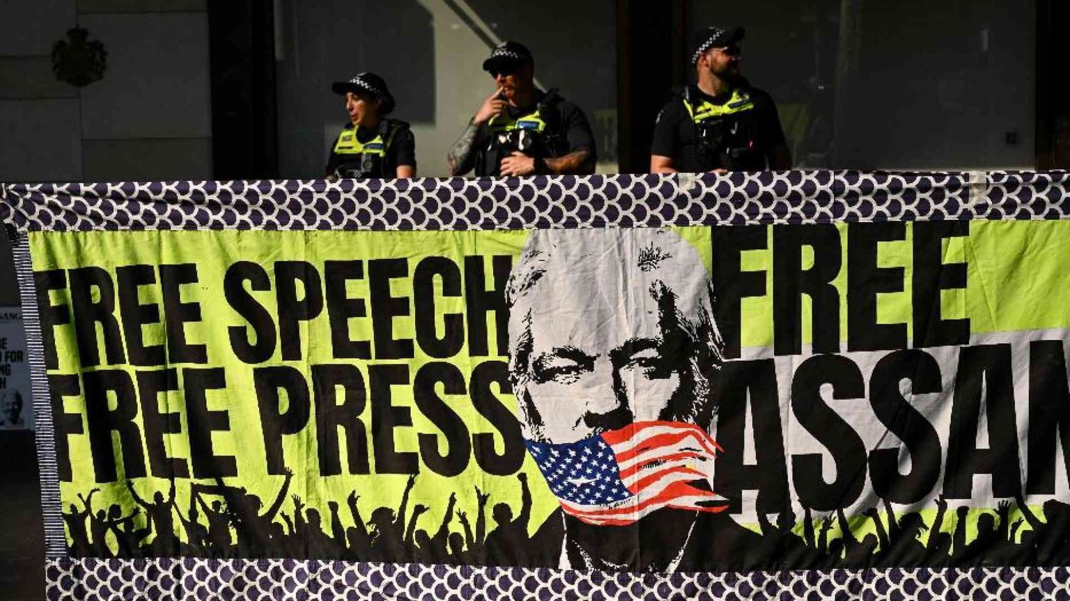 Assange, oggi l’ultimo appello contro l’estradizione negli Stati Uniti