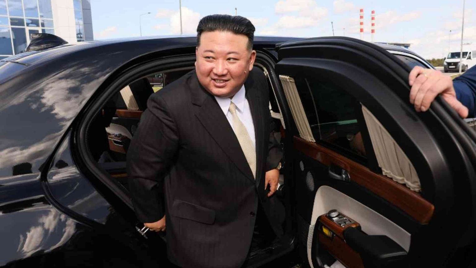 Putin omaggia Kim con una limousine