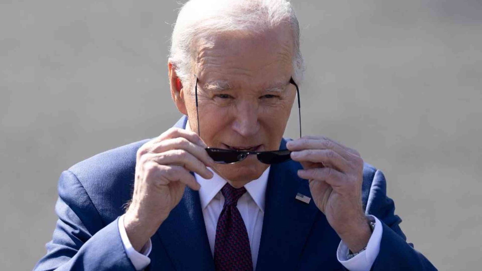 L'ex talpa Fbi confessa: «Aiutato dai russi per infangare i Biden»