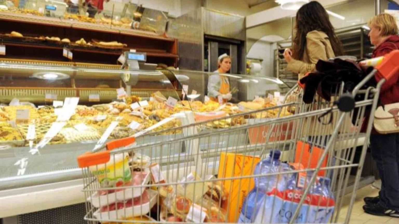 Famiglie, l'inflazione in carrelli della spesa: ecco quanti ne abbiamo persi