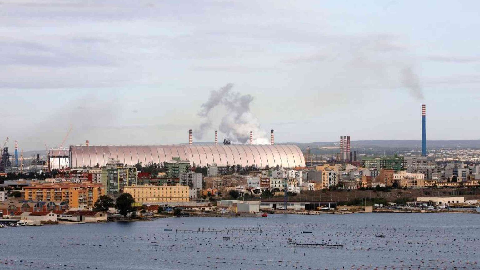Ex Ilva: l'Italia rischia di perdere i 800 milioni di fondi Ue per Taranto