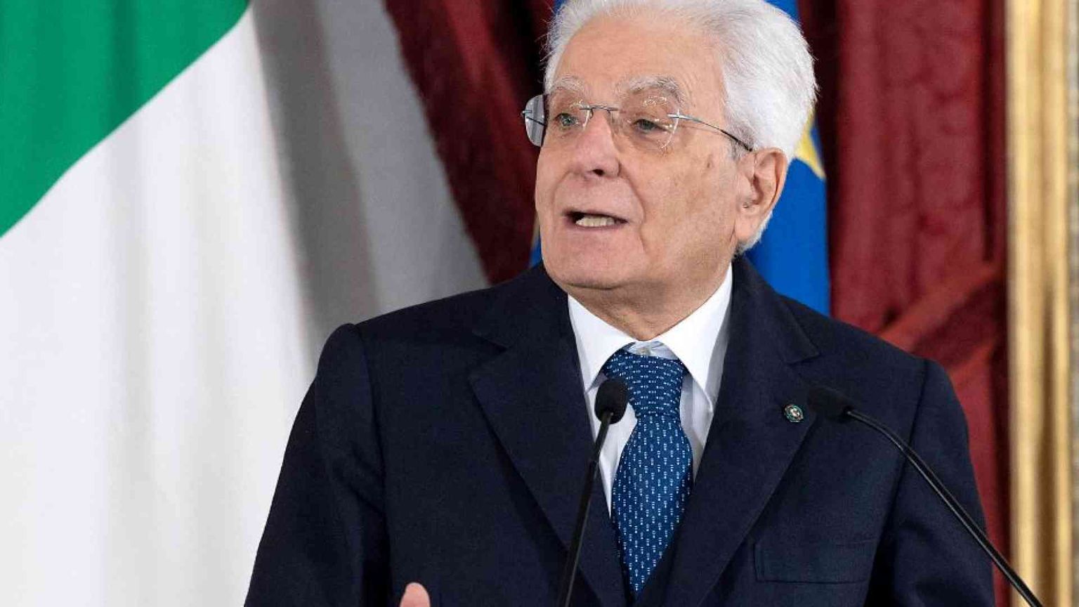 Il manichino incendiato, la solidarietà di Mattarella a Meloni
