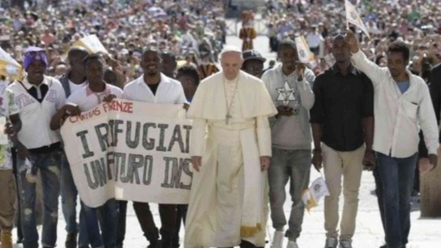 Il Papa per i migranti: Dio cammina con il suo popolo
