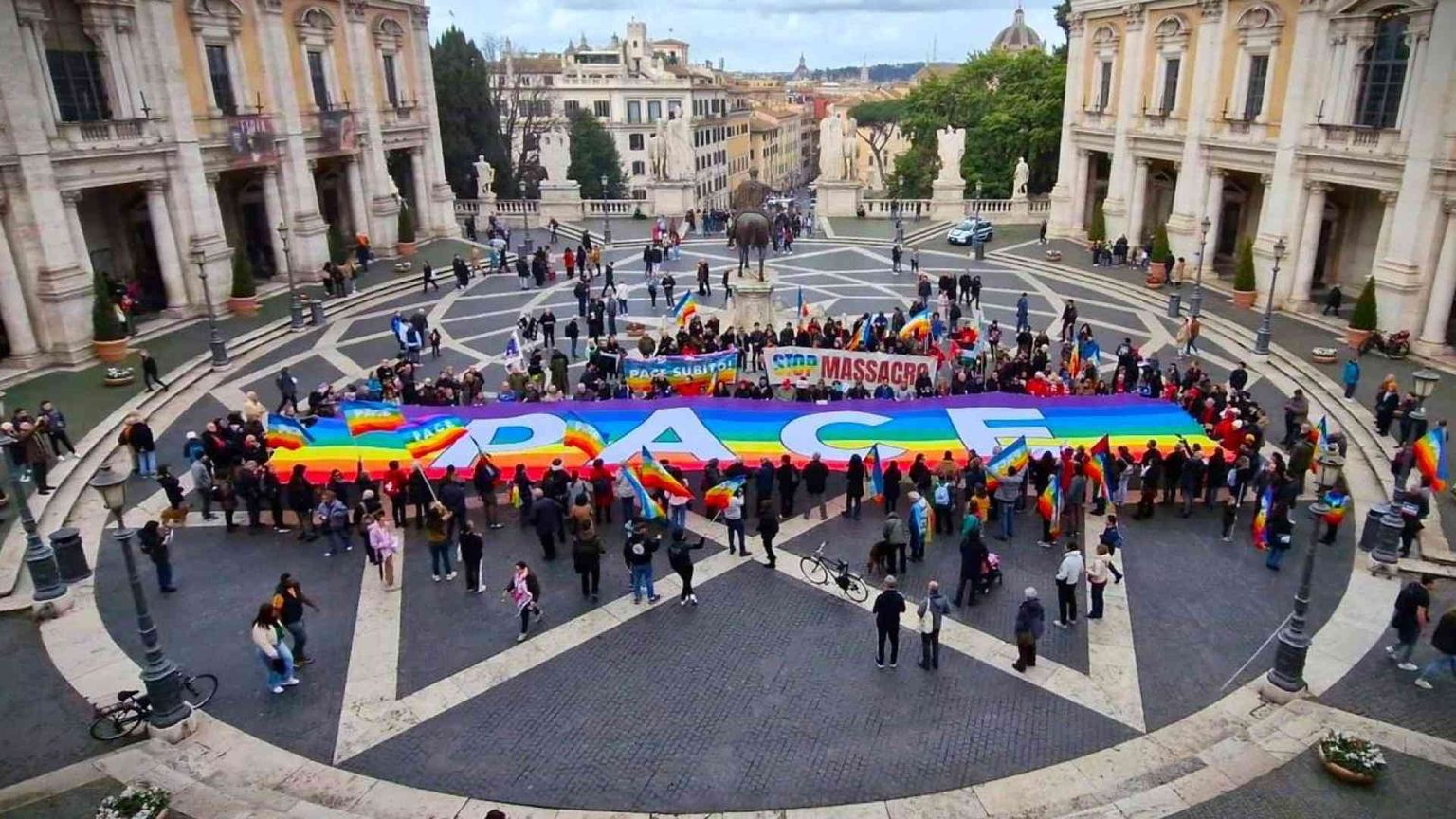 Il flash mob in Campidoglio e la mobilitazione delle 120 città contro la guerra