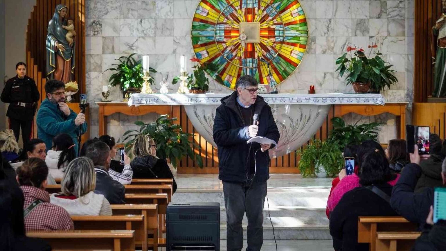 Vietato andare a Messa e all'oratorio. Patriciello: ordine del boss